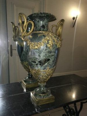  Le Vase à Anses en Relief de Quintilius: Une Explosion de Vie Animale et des Décorations Mythologiques